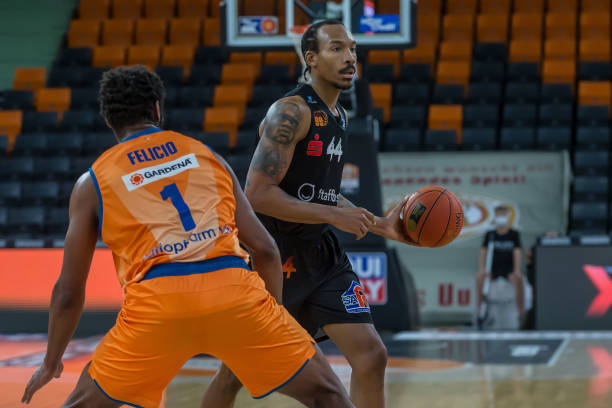 相比之下 相比之下